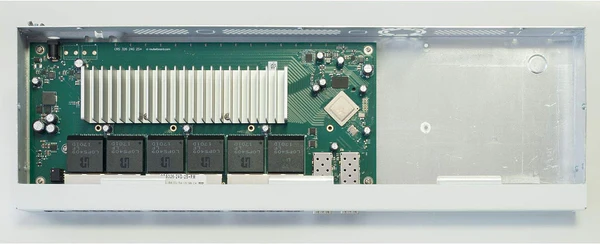 MikroTik CRS326-24G-2S+RM 24 Gigabit Port Switch - Image 2